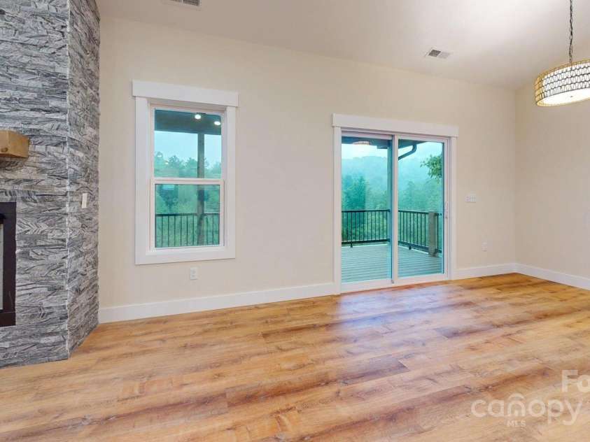 15 Woodchuck Cove, Alexander, NC 28701.  MLS# CAR4254403, YatesRealty ID 29062. Dining Area