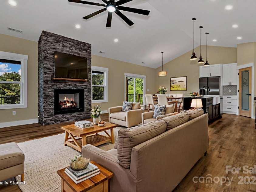 15 Woodchuck Cove, Alexander, NC 28701.  MLS# CAR4254403, YatesRealty ID 29062. Living Area - Virtually Staged