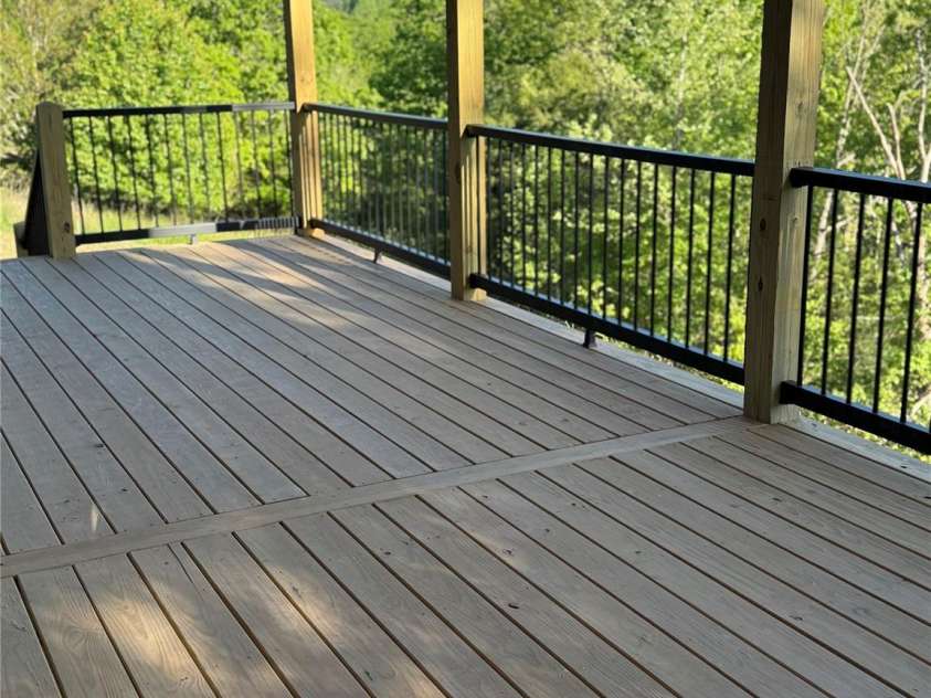 15 Woodchuck Cove, Alexander, NC 28701.  MLS# CAR4254403, YatesRealty ID 29062. Massive Deck