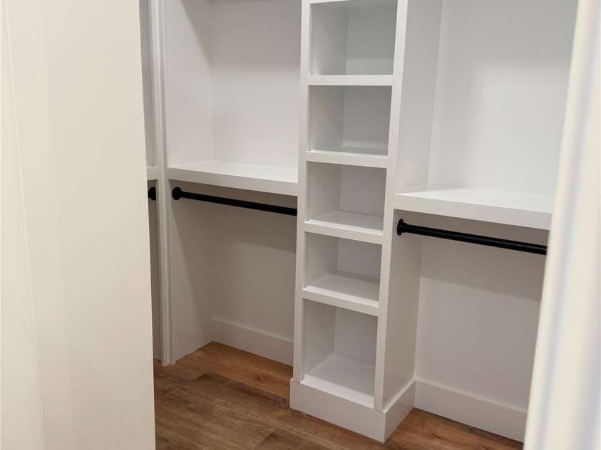 15 Woodchuck Cove, Alexander, NC 28701.  MLS# CAR4254403, YatesRealty ID 29062. Walk-in Closet