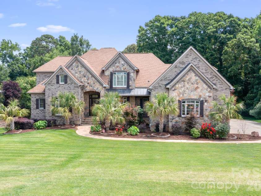 2215 Whiskery Drive, Waxhaw, NC 28173.  MLS# CAR4419528, YatesRealty ID 29062. 