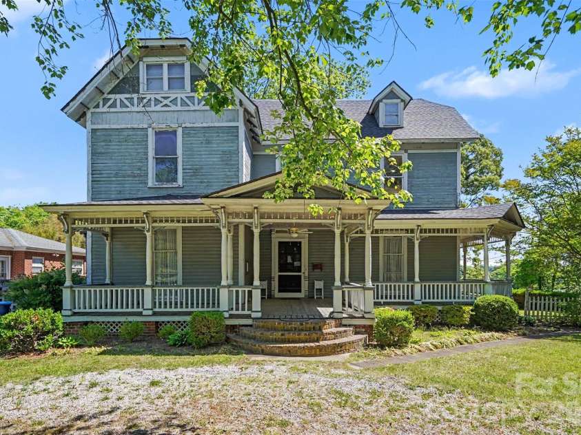 404 Kerr Street, Salisbury, NC 28144.  MLS# CAR4382853, YatesRealty ID 29063. 