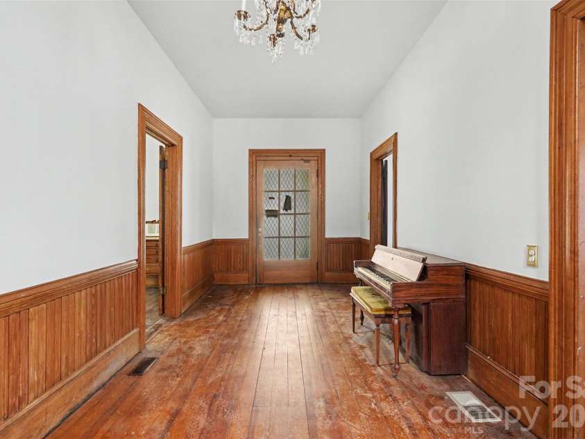 404 Kerr Street, Salisbury, NC 28144.  MLS# CAR4382853, YatesRealty ID 29063. 
