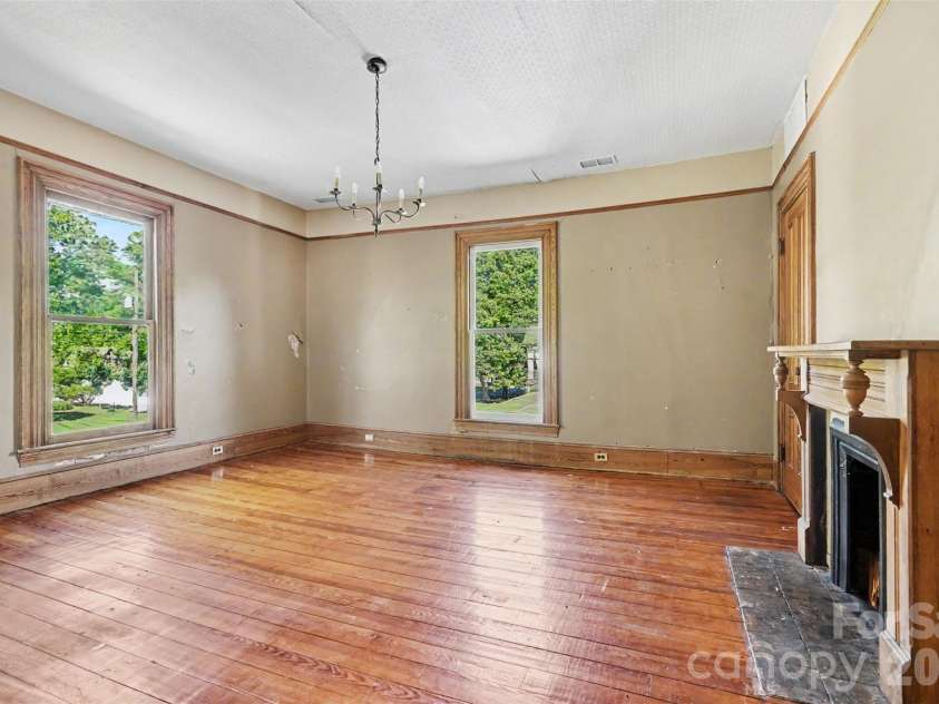 404 Kerr Street, Salisbury, NC 28144.  MLS# CAR4382853, YatesRealty ID 29063. 