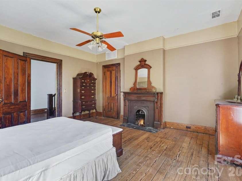 404 Kerr Street, Salisbury, NC 28144.  MLS# CAR4382853, YatesRealty ID 29063. 