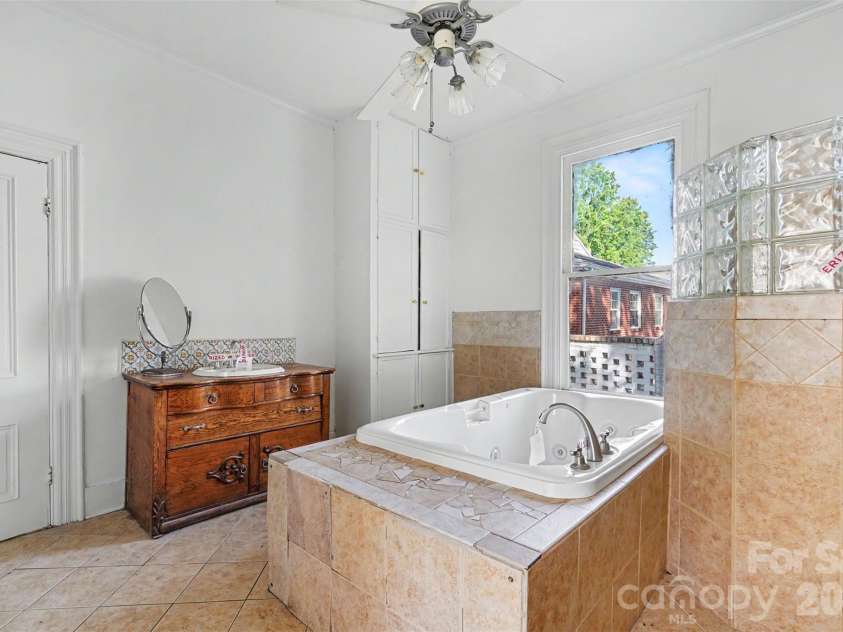 404 Kerr Street, Salisbury, NC 28144.  MLS# CAR4382853, YatesRealty ID 29063. 
