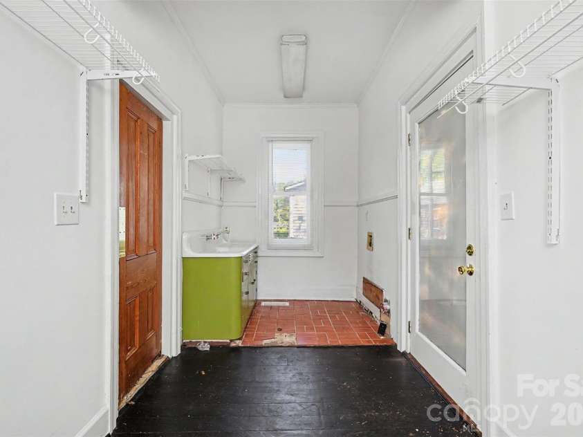 404 Kerr Street, Salisbury, NC 28144.  MLS# CAR4382853, YatesRealty ID 29063. 