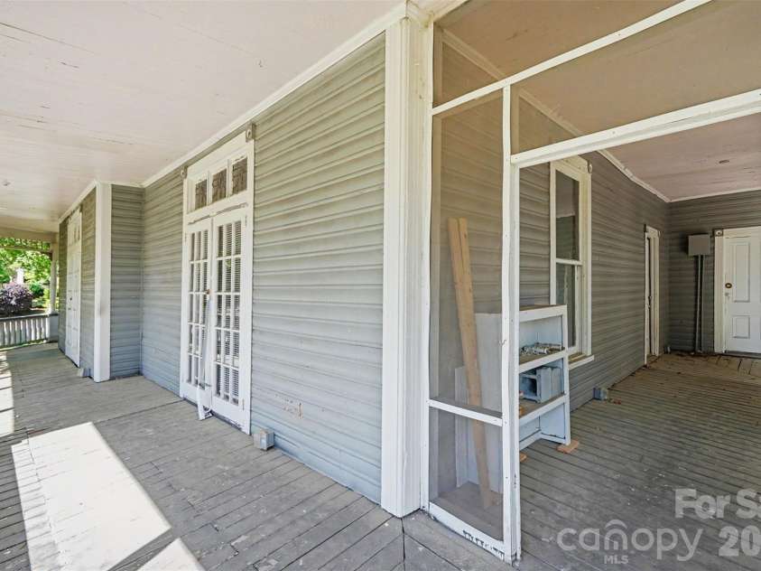 404 Kerr Street, Salisbury, NC 28144.  MLS# CAR4382853, YatesRealty ID 29063. 