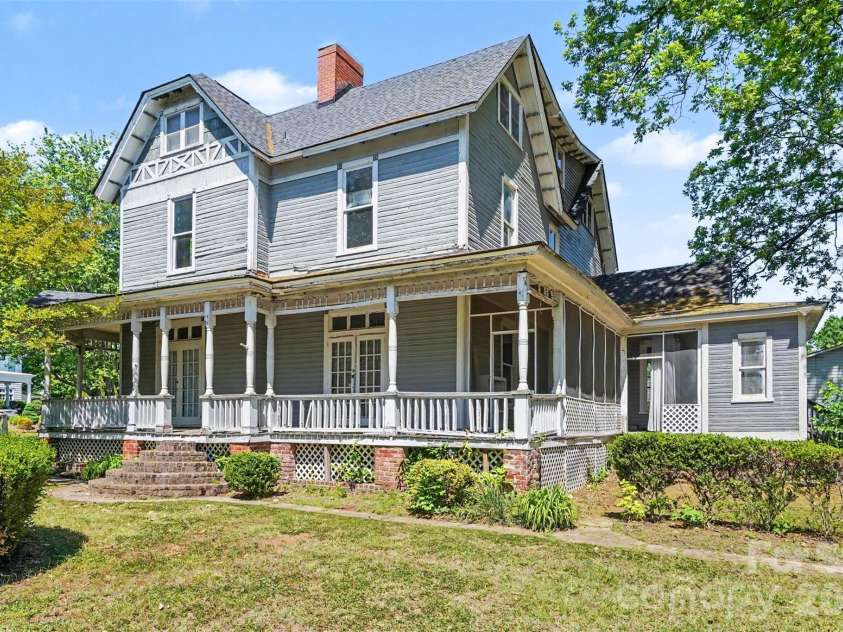 404 Kerr Street, Salisbury, NC 28144.  MLS# CAR4382853, YatesRealty ID 29063. 