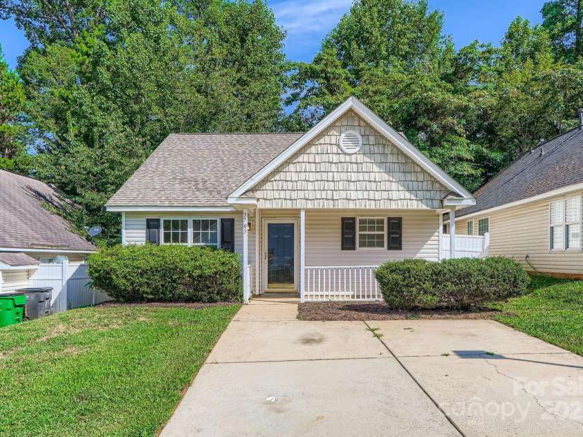 3703 Silver Ore Lane, Charlotte, NC 28216.  MLS# CAR4284225, YatesRealty ID 29064. 