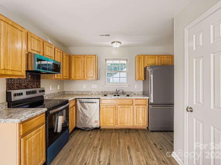 3703 Silver Ore Lane, Charlotte, NC 28216.  MLS# CAR4284225, YatesRealty ID 29064. 