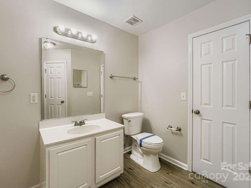 3703 Silver Ore Lane, Charlotte, NC 28216.  MLS# CAR4284225, YatesRealty ID 29064. 