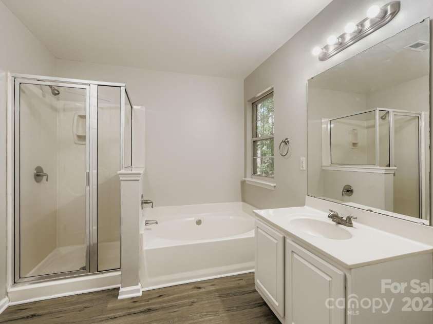 3703 Silver Ore Lane, Charlotte, NC 28216.  MLS# CAR4284225, YatesRealty ID 29064. 