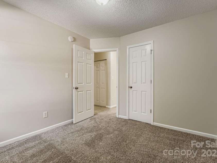 3703 Silver Ore Lane, Charlotte, NC 28216.  MLS# CAR4284225, YatesRealty ID 29064. 