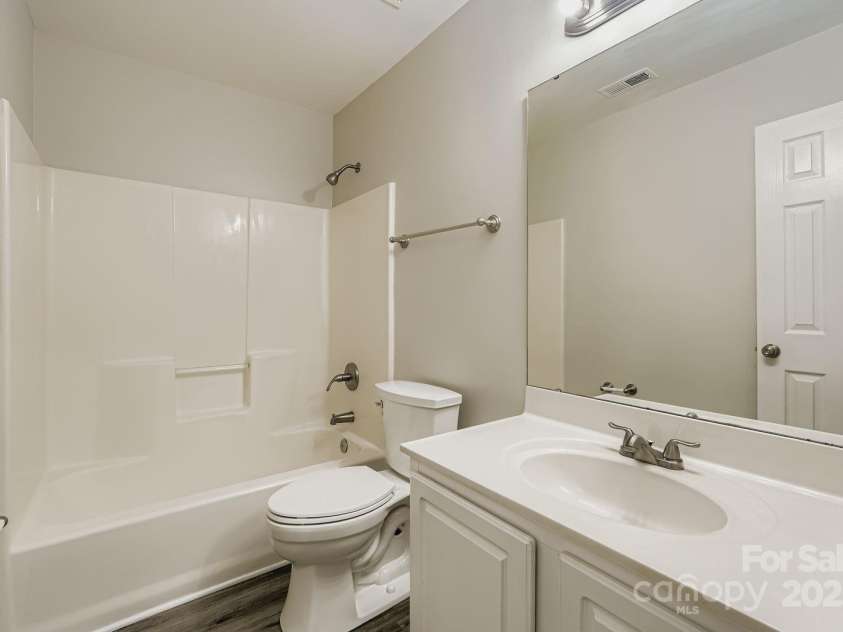 3703 Silver Ore Lane, Charlotte, NC 28216.  MLS# CAR4284225, YatesRealty ID 29064. 