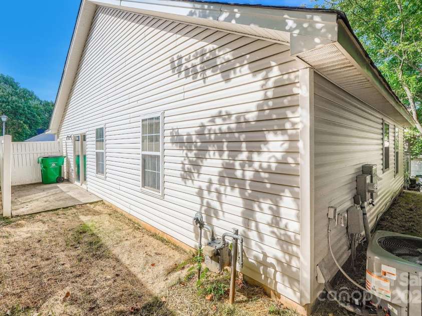 3703 Silver Ore Lane, Charlotte, NC 28216.  MLS# CAR4284225, YatesRealty ID 29064. 