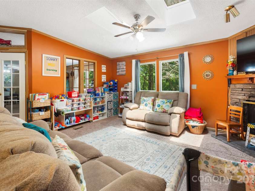 895 Turkey Pen Gap Road, Horse Shoe, NC 28742.  MLS# CAR4284879, YatesRealty ID 29065. 