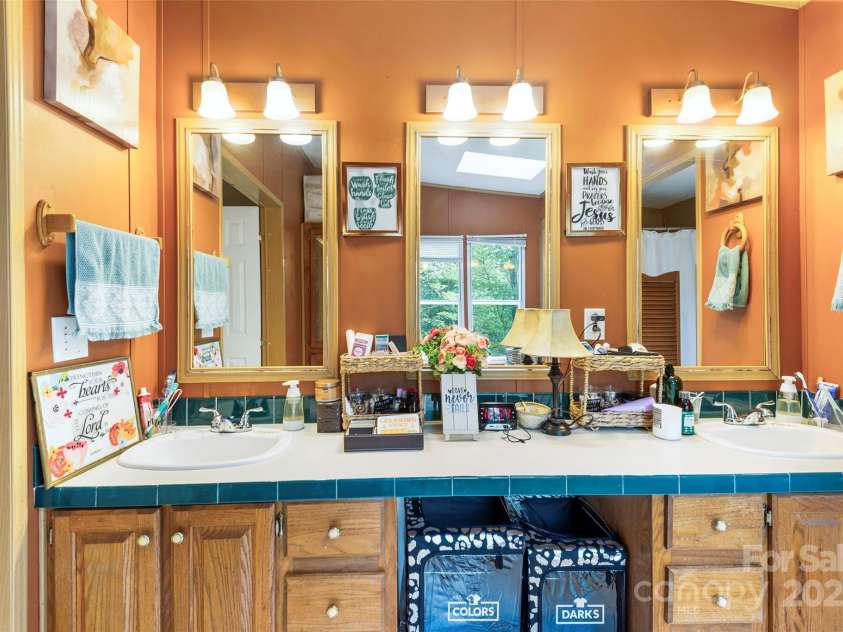 895 Turkey Pen Gap Road, Horse Shoe, NC 28742.  MLS# CAR4284879, YatesRealty ID 29065. 