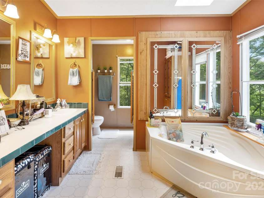 895 Turkey Pen Gap Road, Horse Shoe, NC 28742.  MLS# CAR4284879, YatesRealty ID 29065. 