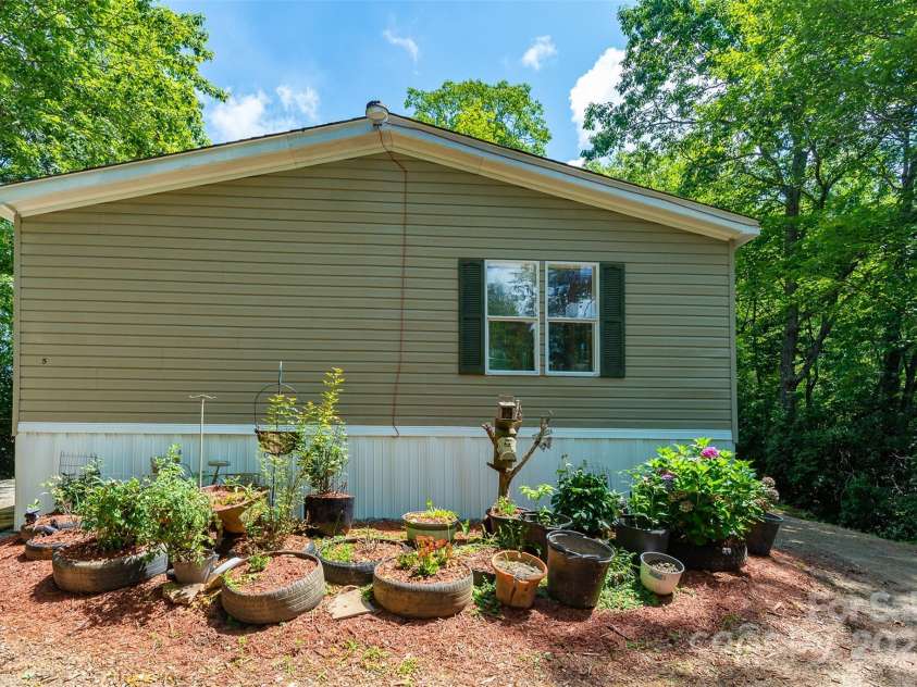 895 Turkey Pen Gap Road, Horse Shoe, NC 28742.  MLS# CAR4284879, YatesRealty ID 29065. 