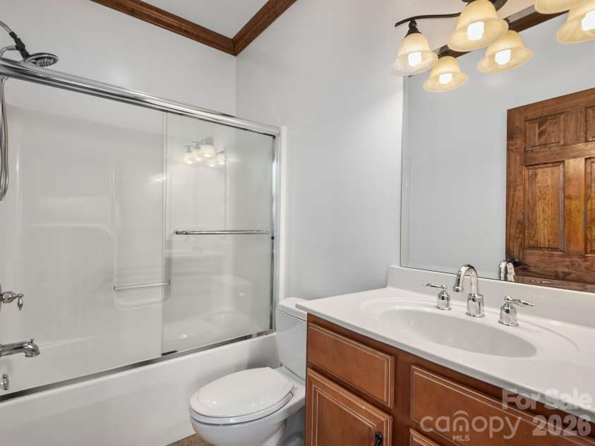 248 Wisdom Cove Road, Flat Rock, NC 28731.  MLS# CAR4357941, YatesRealty ID 29067. Upper Level full bathroom.