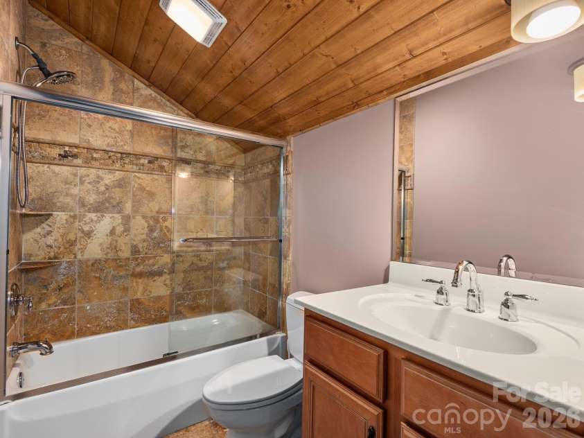 248 Wisdom Cove Road, Flat Rock, NC 28731.  MLS# CAR4357941, YatesRealty ID 29067. Upper Level second primary ensuite bathroom.