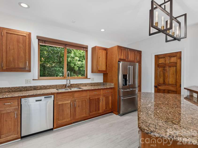 248 Wisdom Cove Road, Flat Rock, NC 28731.  MLS# CAR4413753, YatesRealty ID 29067. Large Kitchen space w/walk in Pantry. High end appliances.