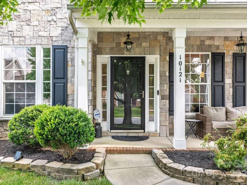 10121 Halkirk Manor Lane, Charlotte, NC 28278.  MLS# CAR4277105, YatesRealty ID 29068. 