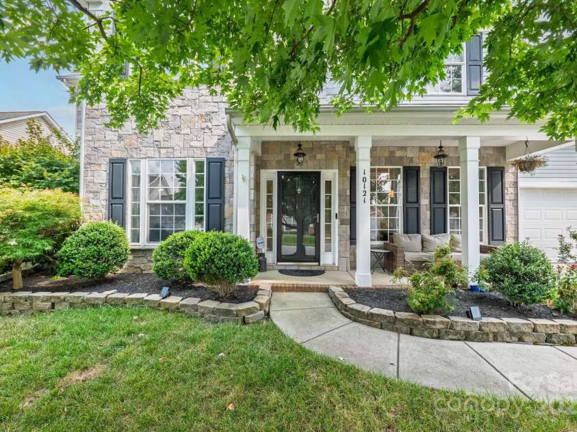 10121 Halkirk Manor Lane, Charlotte, NC 28278.  MLS# CAR4277105, YatesRealty ID 29068. 