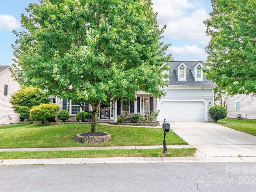 10121 Halkirk Manor Lane, Charlotte, NC 28278.  MLS# CAR4277105, YatesRealty ID 29068. 
