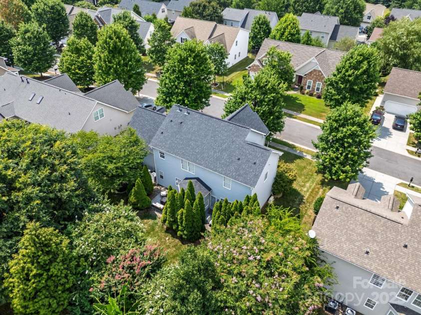 10121 Halkirk Manor Lane, Charlotte, NC 28278.  MLS# CAR4277105, YatesRealty ID 29068. 