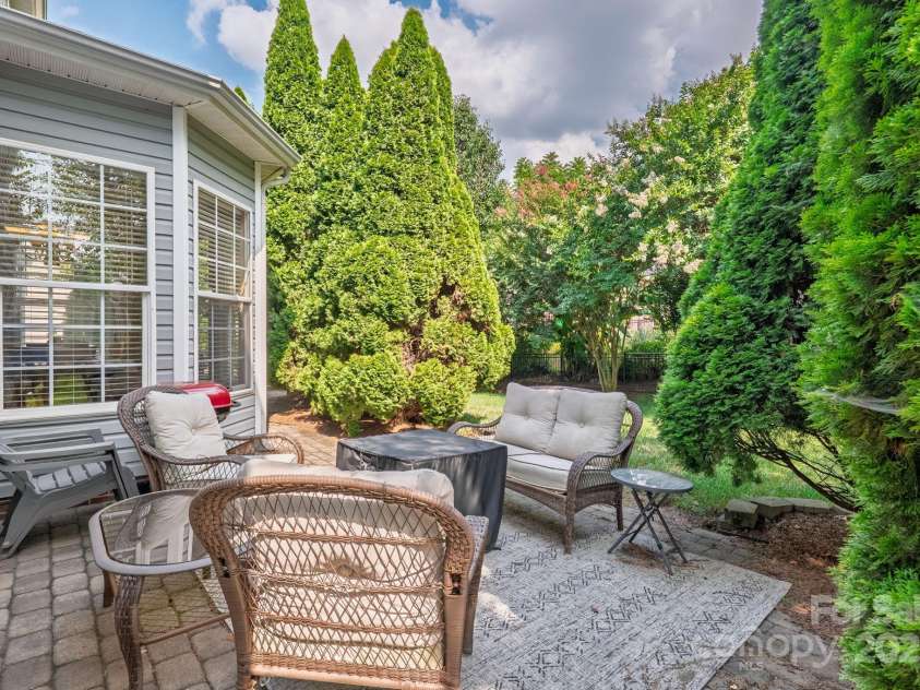 10121 Halkirk Manor Lane, Charlotte, NC 28278.  MLS# CAR4277105, YatesRealty ID 29068. 
