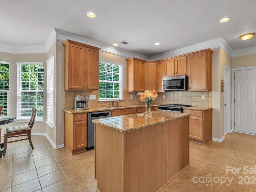 10121 Halkirk Manor Lane, Charlotte, NC 28278.  MLS# CAR4277105, YatesRealty ID 29068. 