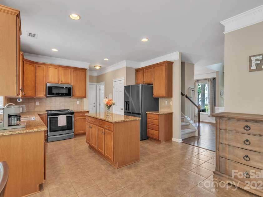 10121 Halkirk Manor Lane, Charlotte, NC 28278.  MLS# CAR4277105, YatesRealty ID 29068. 