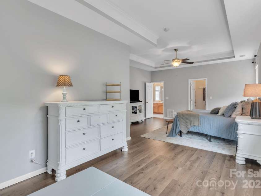10121 Halkirk Manor Lane, Charlotte, NC 28278.  MLS# CAR4277105, YatesRealty ID 29068. A sitting room or a secondary office in the master bedroom.