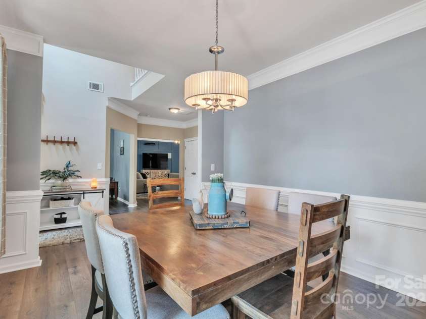10121 Halkirk Manor Lane, Charlotte, NC 28278.  MLS# CAR4277105, YatesRealty ID 29068. Dining room