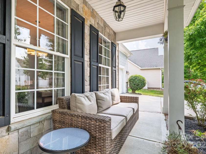 10121 Halkirk Manor Lane, Charlotte, NC 28278.  MLS# CAR4277105, YatesRealty ID 29068. Front porch