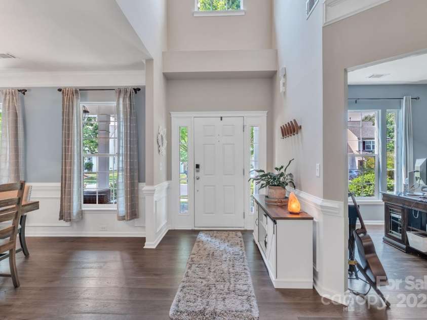 10121 Halkirk Manor Lane, Charlotte, NC 28278.  MLS# CAR4277105, YatesRealty ID 29068. Grand foyer