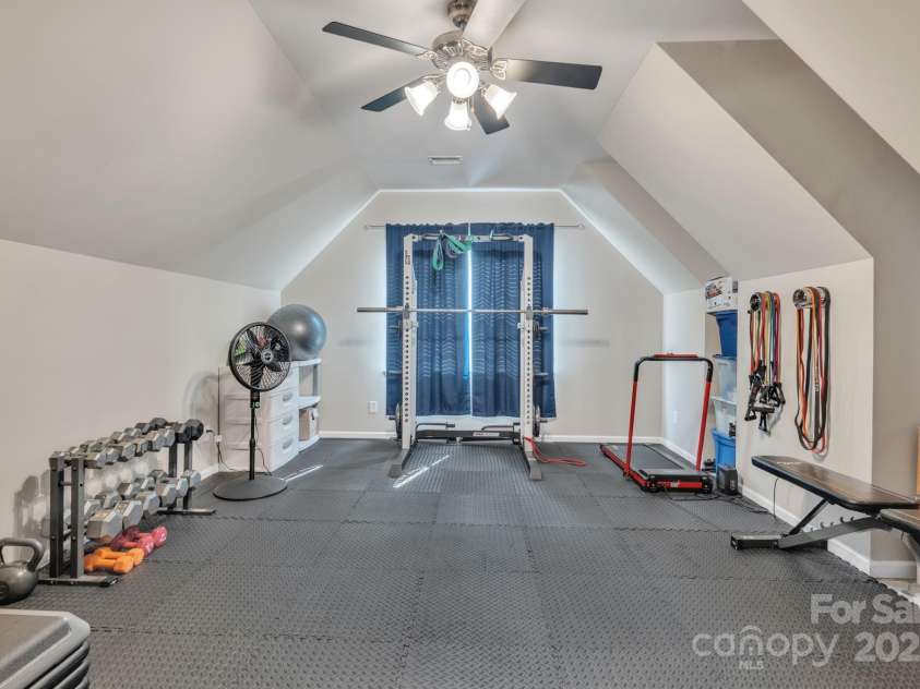 10121 Halkirk Manor Lane, Charlotte, NC 28278.  MLS# CAR4277105, YatesRealty ID 29068. Make the flex room your own!