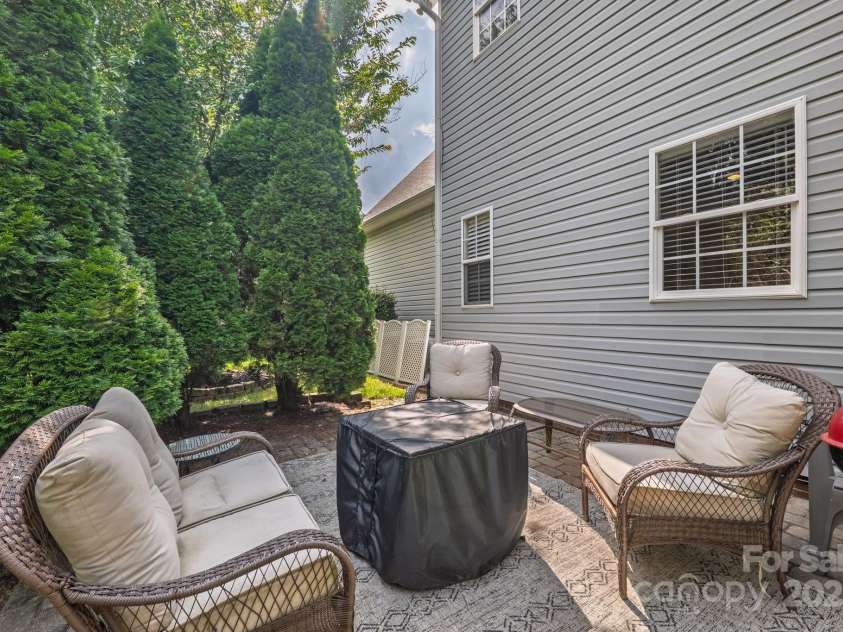 10121 Halkirk Manor Lane, Charlotte, NC 28278.  MLS# CAR4277105, YatesRealty ID 29068. Perfect patio space to relax