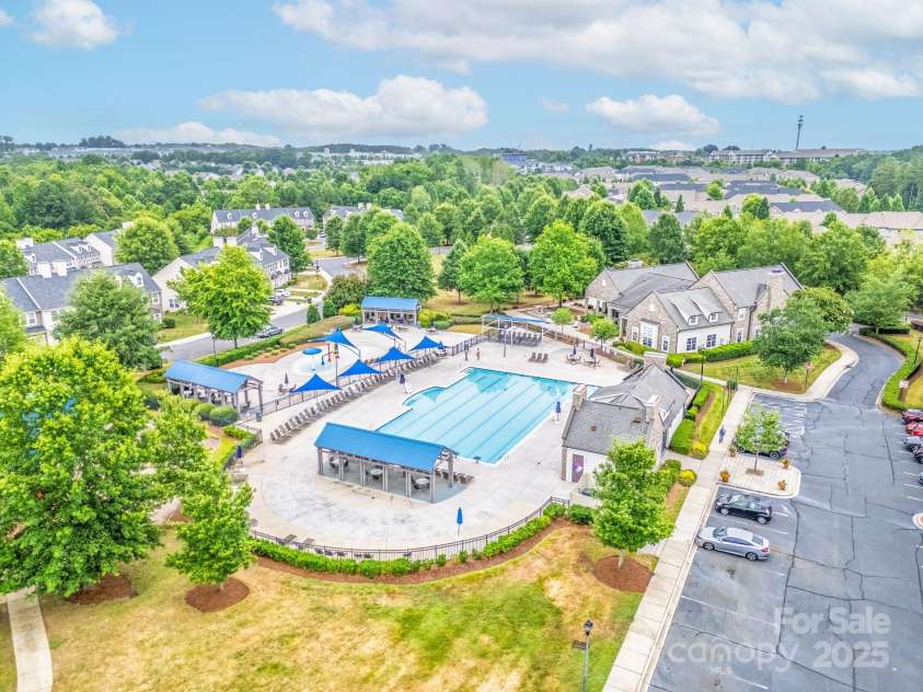 10121 Halkirk Manor Lane, Charlotte, NC 28278.  MLS# CAR4277105, YatesRealty ID 29068. Resort style amenities