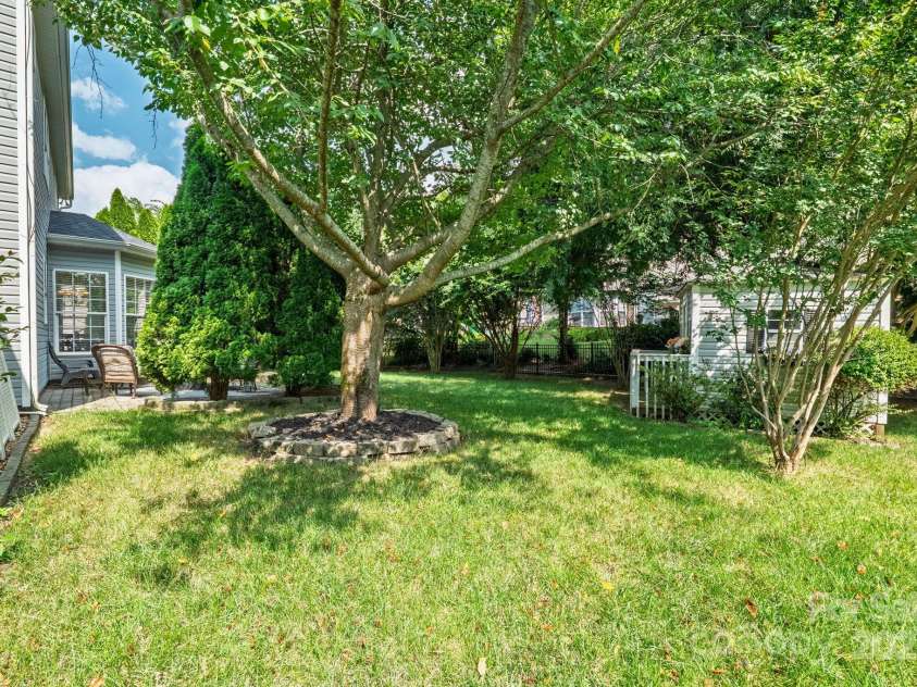 10121 Halkirk Manor Lane, Charlotte, NC 28278.  MLS# CAR4277105, YatesRealty ID 29068. The perfect backyard.