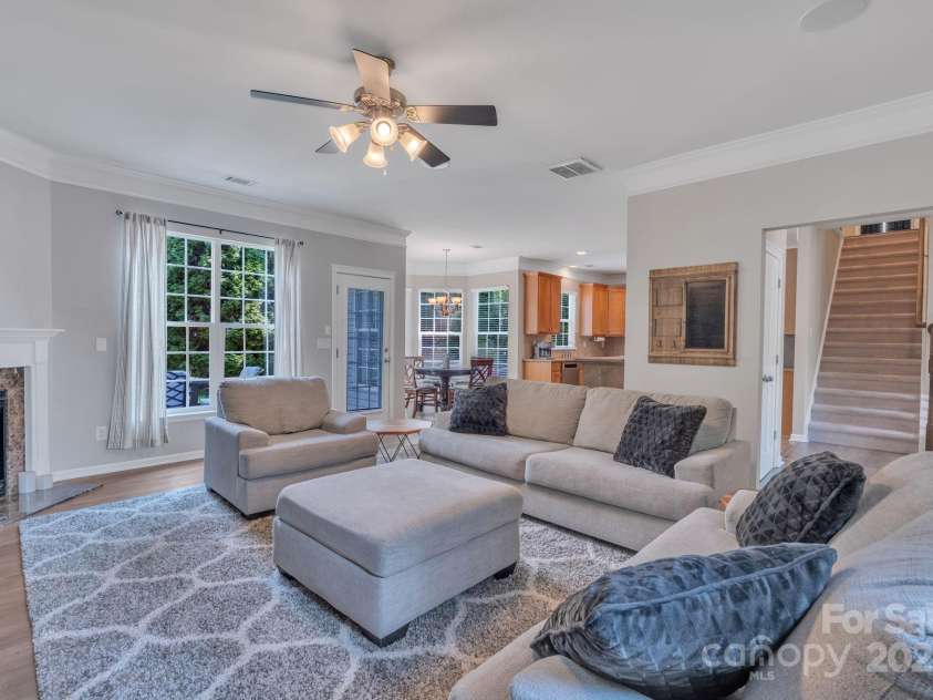10121 Halkirk Manor Lane, Charlotte, NC 28278.  MLS# CAR4277105, YatesRealty ID 29068. The perfect living areas