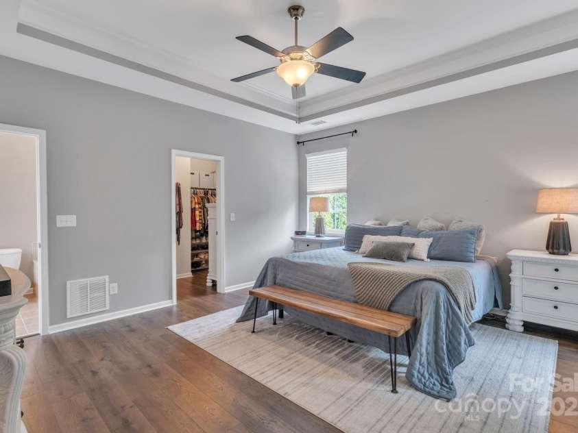 10121 Halkirk Manor Lane, Charlotte, NC 28278.  MLS# CAR4277105, YatesRealty ID 29068. Tray ceilings elevate the master bedroom.