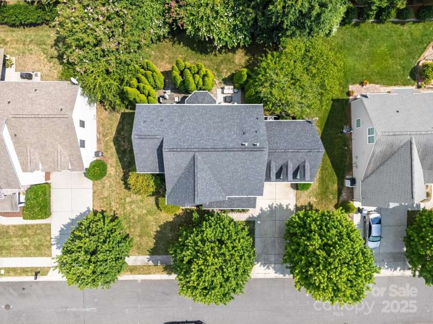 10121 Halkirk Manor Lane, Charlotte, NC 28278.  MLS# CAR4277105, YatesRealty ID 29068. Welcome to Berewick.