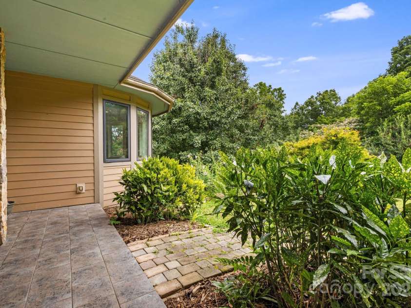 16 Pearl Mountain Ridge, Leicester, NC 28748.  MLS# CAR4284183, YatesRealty ID 29069. 