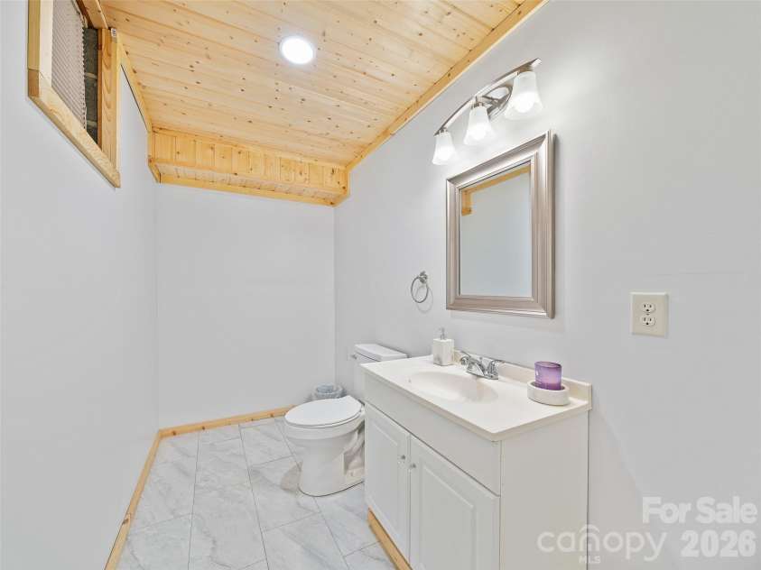 839 Mckinney Road, Burnsville, NC 28714.  MLS# CAR4388916, YatesRealty ID 29069. 