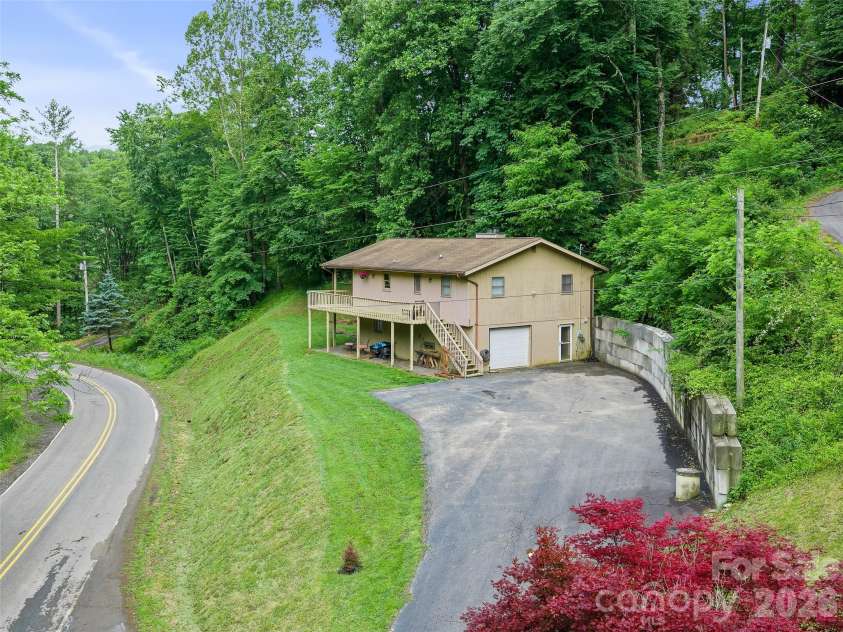839 Mckinney Road, Burnsville, NC 28714.  MLS# CAR4388916, YatesRealty ID 29069. 