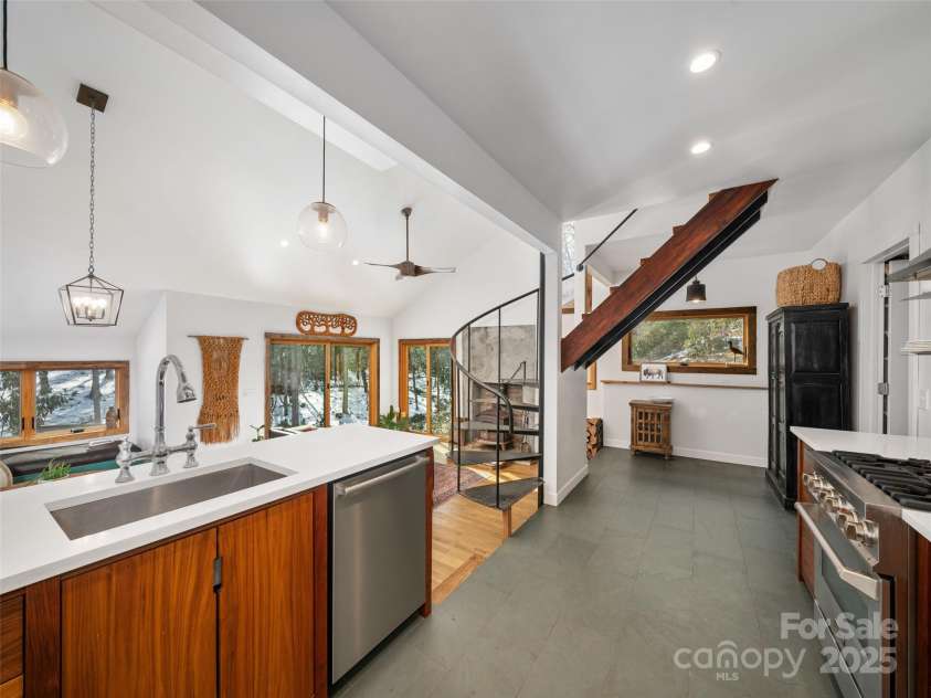 832 Patton Thicket Road, Burnsville, NC 28714.  MLS# CAR4215234, YatesRealty ID 2907. 