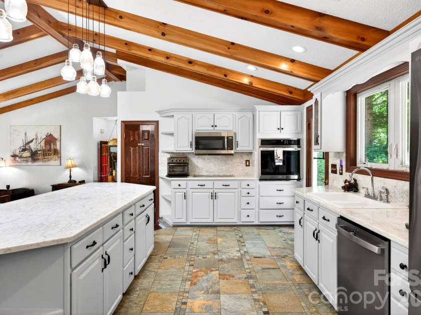 43 Charles Marlowe Drive, Fairview, NC 28730.  MLS# CAR4385183, YatesRealty ID 29070. Plenty of work surface and great scale